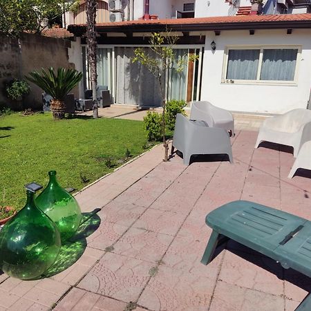 לינה וארוחת בוקר נולה Casa Castellano מראה חיצוני תמונה