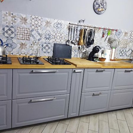 לינה וארוחת בוקר נולה Casa Castellano מראה חיצוני תמונה